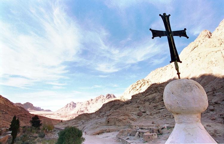 Bortførelse. En udflugt til det græsk-ortodokse Sankt Katharinas Kloster i Egypten har fået en kedelig udgang for tre sydkoreanere og deres guide. 