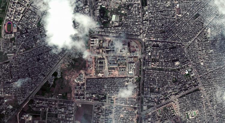 Satellitbilleder frigivet af Digital Globe viser det centrale Homs, hvor kampe mellem oppositionen og regeringsstyrker på det seneste har taget kraftigt til. 