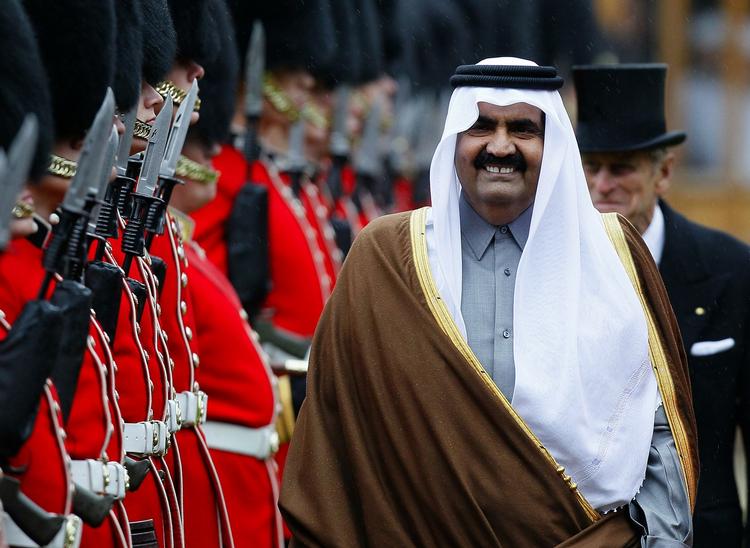 Qatar. Her er Qatars emir Sheik Hamad bin Khalifa Al-Thani på besøg i London, hvor den står på brede smil og gode miner, men hvad er det egentlig, vi i vesten investerer i, når vi gør os til venner med det gode diktatur i Qatar? 