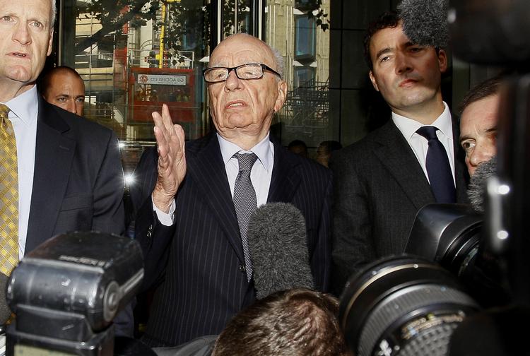 Mediemogulen Rupert Murdoch har ikke tænkt sig at lukke den britiske tabloidavis The Sun, siger han. 