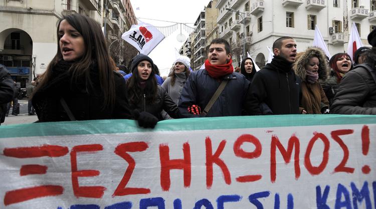 Der er spænding forud for afstemningen om en omfattende sparepakke i det græske parlament senere i dag. 