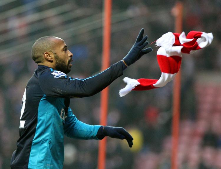 Rekordmand. Thierry Henry sætter rekord, hver gang han scorer for Arsenal. Han er nu oppe på 229 mål for klubben. 