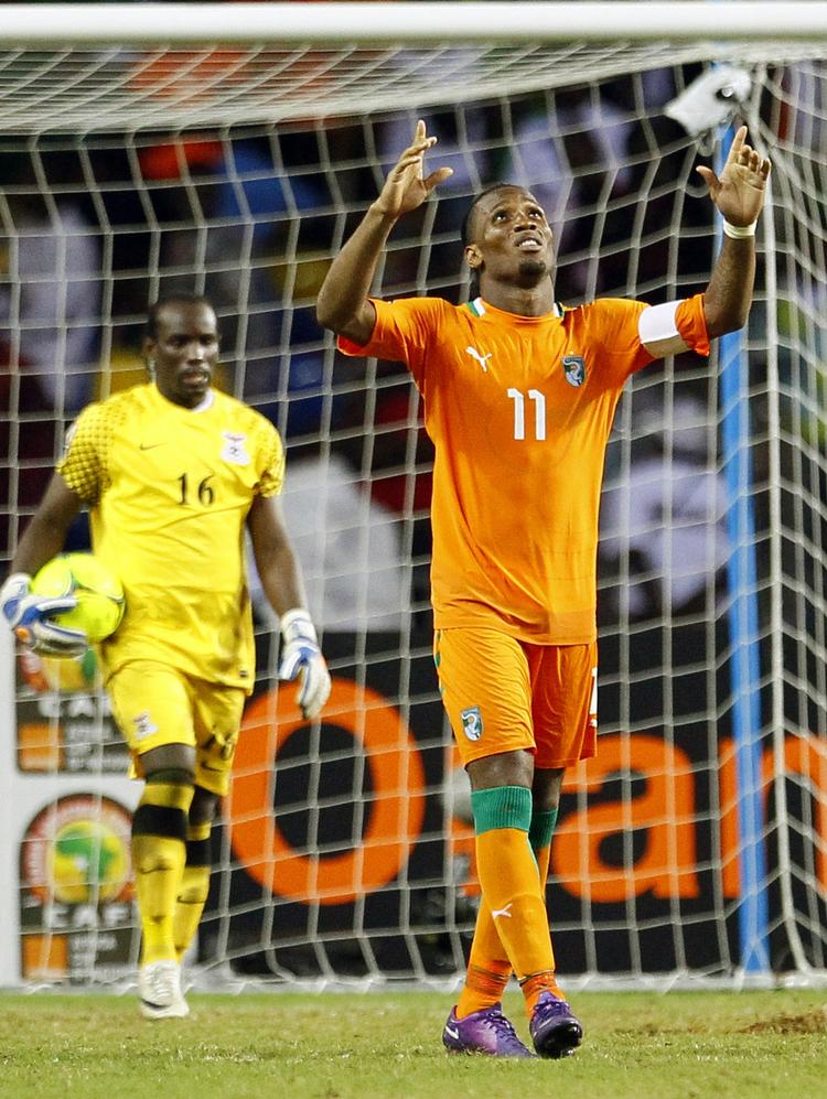 Skæbne. Didier Drogba kunne have afgjort kampen med en scoring på straffespark små 20 minutter før tid, men brændte fra 11-meterpletten, hvor spillernes fra Zambia til syvende og sidst havde de bedst nerver. 