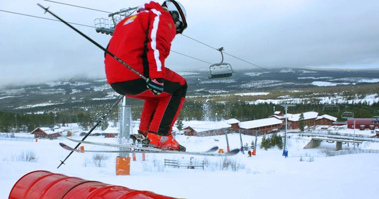 HOP. I svenske Stöten har man gjort meget ud af snowparken, for det er et stærkt salgsargument over for forældrene, der ønsker at holde børnene og de unge i familien beskæftiget. 