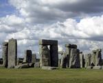 historien. Englandskrøniken udspiller sig på Salisbury Plains, hvor også Stonehenge ligger. 