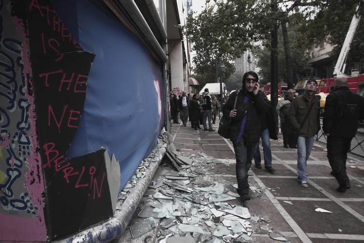 ØDELÆGGELSER. Grækerne føler, at de har mistet håbet. De vil foretrække bankerot frem for flere besparelser, for det kan umuligt blive værre. Det fortæller politiken.dk's korrespondent fra Athen. 