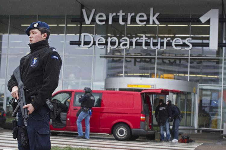 Sikkerhed. Terminalerne i Amsterdam er nu genåbnet. 
