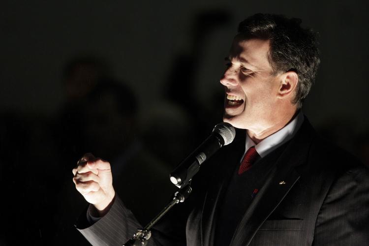 Medvind. Rick Santorum har længe lignet en 'underdog' i republikanernes primærvalg. Men to målinger giver ham grund til optimisme inden afstemning i Michigan. 