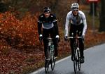 Outsider. Med udsigt til bjerge på 5. etape i Oman kan Jakob Fuglsang (t.v.) gøre sig forhåbninger om et godt samlet resultat i etapeløbet, mens Lars Baks rolle forventes at blive mere beskeden. 