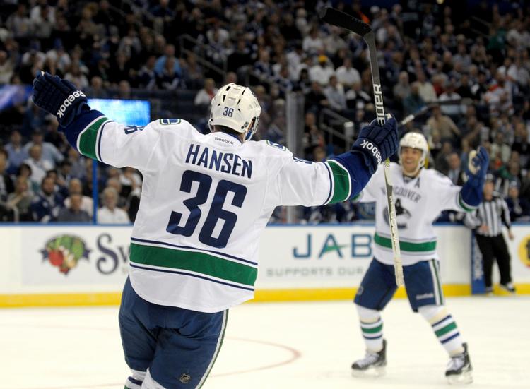 Sejr. Det var 35. gang i denne sæson Jannik Hansen og co. gik fra banen som vindere. Efter 56. runder ligger Vancouver lunt i svinget og puster topholdet i Western Conference, Detroit, i nakken. 