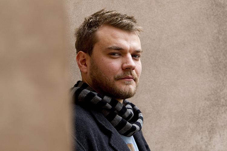 Gidsel. Pilou Asbæk, der er blevet hvermandseje takket være sin rolle som spindoktor i 'Borgen, bliver kidnappet i et nyt filmdrama. 