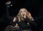 Live. Madonna gav prøver på sine nye numre,da hun 5. februar optrådte i halvlegen til NFL Super Bowl. Til sommer optræder hun i Parken i København. 