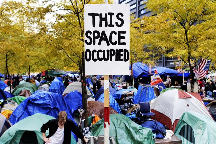 LEJRSTEMNING. Demonstranter i Zuccotti Park i november 2011. 