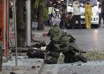 EKSPLOSION. Flere bomber gik af i Bangkok. Bagmandens ben blev sprængt af - hans nationalitet er angiveligt iransk. 