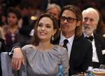 Begunstiget. Angelina Jolie deltog i Peace-ceremonien med sin mand, Brad Pitt, ved sin side. 