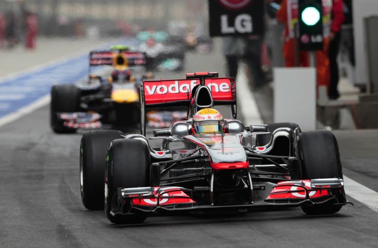 raceren. Det er i en McLaren-Mercedes-racer, Kevin Magnussen første gang skal prøve Formel 1-kræfterne. 