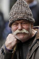 Protest. 405.000 grækere mistede deres arbejde i 2011. Men det værste er nok ikke engang begyndt endnu. Det fik ham her og tusinder af andre grækere på gaden i Athen igen i dag. 