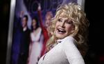 RIG. Dolly Parton har allerede tjent godt på Whitney Houstons version af hendes sang 'I Wil Always Love You'. Nu er der flere dollars på vej. 