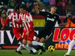 Næstbedste. Michael Jakobsen (i midten) ser frem til at spille mod stjerner som Real madrids Karim Benzema (t.h.) igen i stedet for kampe mod Girona, Tarragona og storklubbers reservehold. 
