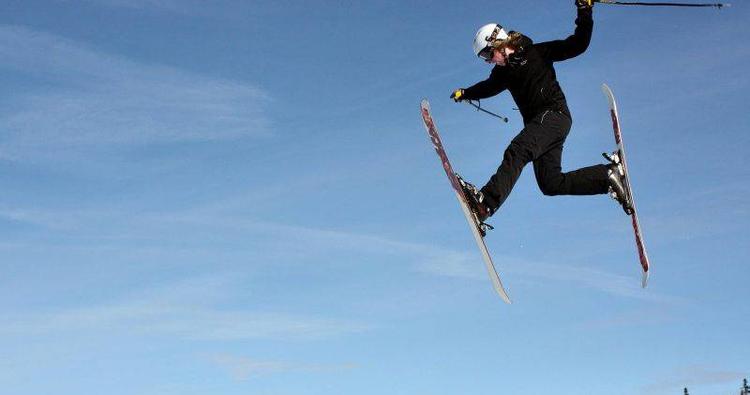 Eventyrere. De mest frygtløse ridere fra hele verden kommer for at konkurrere og skyde film - da Kläppens snowpark flere gange er kåret som Sveriges bedste. 
