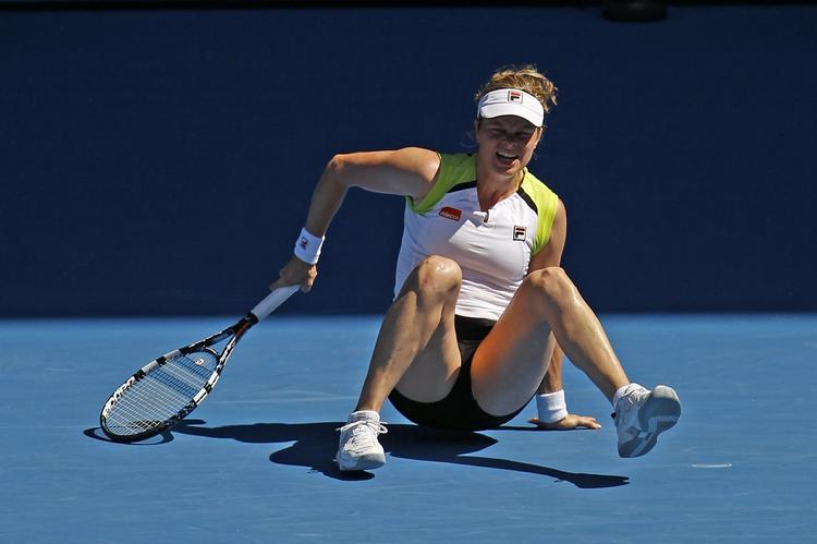 Afbud. Kim Clijsters kom til skade i 1/8-finalen ved Australian Open mod Na Li og ankelproblemerne er endnu ikke væk. 