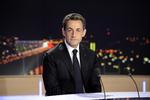 Selvfølgelig. Nicolas Sarkozy har ikke tænkt sig at give op uden kamp. Det er hans pligt, siger han. Her ses han i det tv-studie, hvor han til aften proklamerede, at han er kandidat til præsidentvalget i foråret. 