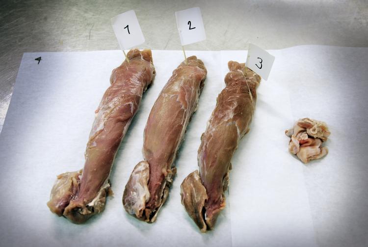 koldt. Du har reelt ingen chance for at vide det, hvis slagteren har taget sit 'ferske' kød op af fryseren samme morgen. 