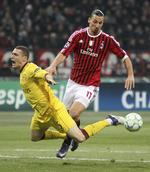 Videre. der skal mirakler til, hvis Thomas Vermaelen (t.v.) og Arsenal skal sende Zlatan og co. ud af mesterligaen. 