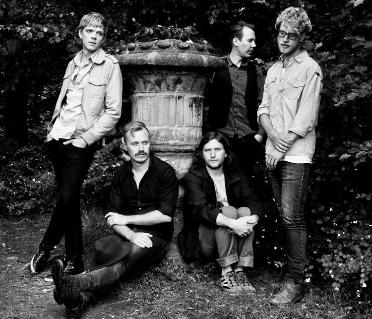 Debutanter. Medlemmerne af Dangers of the Sea. Fra venstre er det Rasmus Jusjong, Mike Taagehøj, Frederik Teige, Andreas Bay Estrup, Jess Jensen. Pr-foto 
