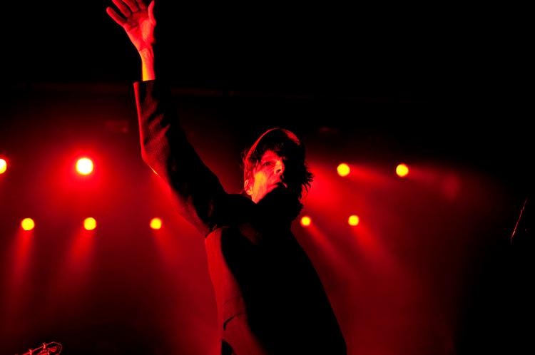 Vinger. Aldrig har Thåströms vokal stået smukkere end her på hans nye soloalbum, hvis titel er inspireret af Michael Strunge. Her ses Thåström i  Vega i 2010. I marts vender han tilbage. 