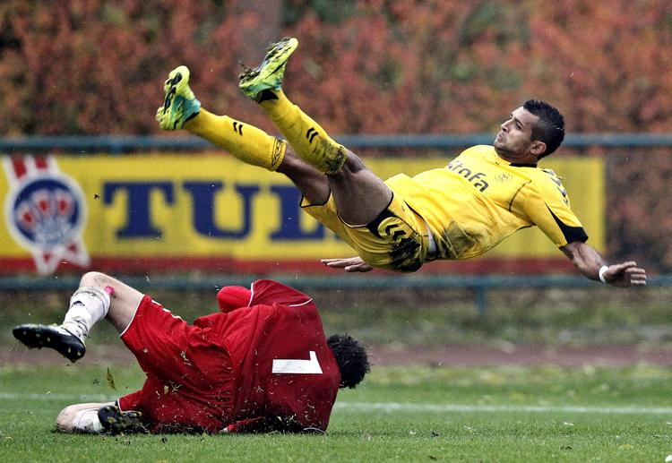 Flyvende. I Gilberto Macenas nye hjemby Jinan bor der 3,2 millioner mennesker. Noget af en kontrakt til Horsens, hvor brasilianeren har huseret siden han kom til fra Holbæk i 2006. 