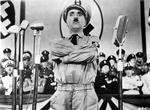 Mystik. En af Charlie Chaplins største film var parodien på Hitler 'Diktatoren' fra 1940. Offentliggjorte dokumenter afslører, at man aldrig har været i stand til at finde fødenavn, -sted, eller -dato på stumfilmstjernen. 