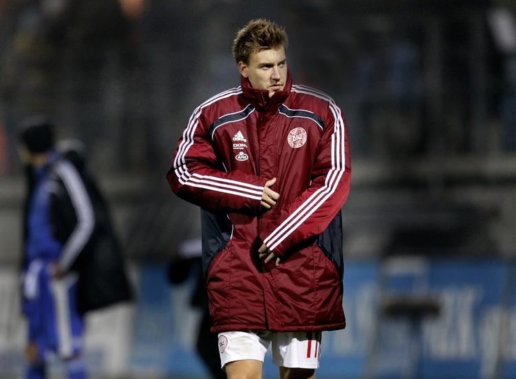 KØLIGT. Selv om der er koldt i Parken sidst i februar, vil Nicklas Bendtner gerne være inde i varmen ved at møde frem. 