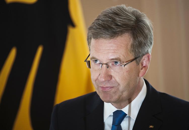 Exit. Ikke blot har Christian Wulff fået et usædvanligt lån. Han forsøgte også, at få pressen til at lade være med at skrive om det. 