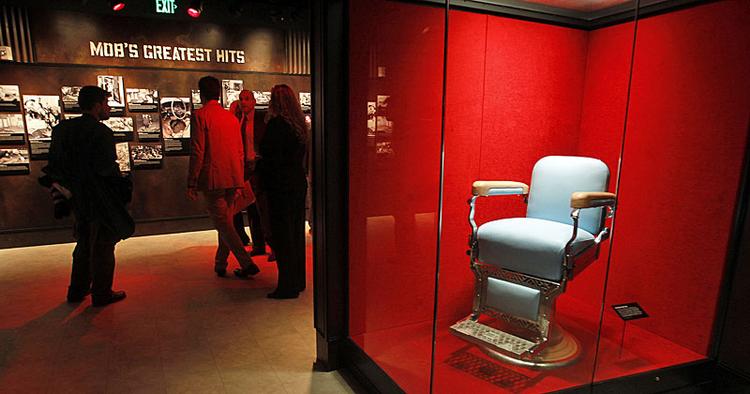 BLODIGT. På Las Vegas' nye museum kan man blandt andet se barberstolen som Albert Anastasia blev dræbt i. 