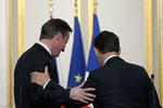 Spørg. Det bliver ikke et nyt Libyen, men der er alligevel mulighed for hjælp udefra, siger Sarkozy og Cameron. 