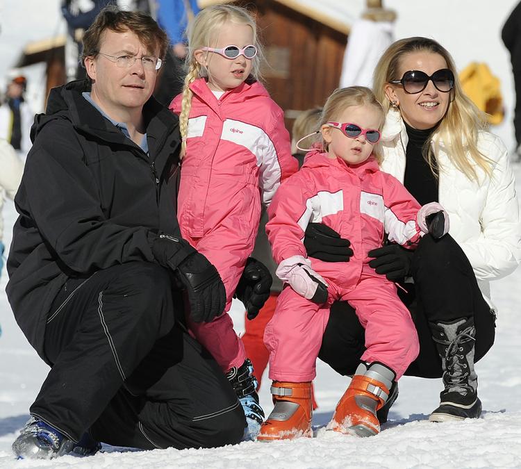 Tradition. Her ses familien på skiferie sidste år. 
