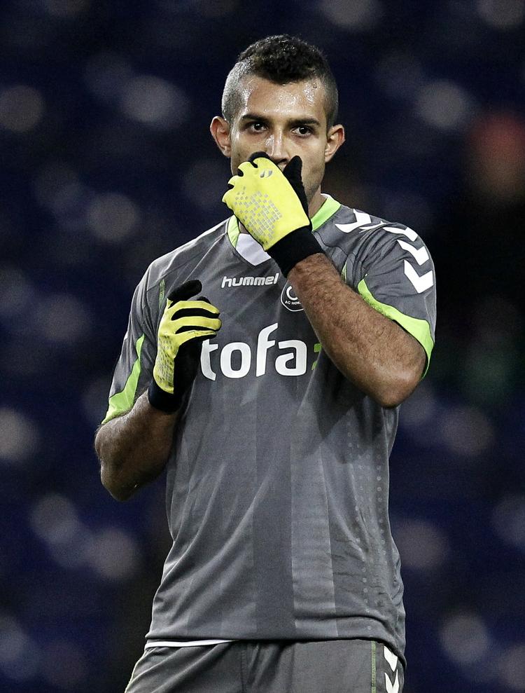 varmere. Fra dansk kulde til kinesisk varme giver AC Horsens penge og Gilberto Macena en ny klub. 