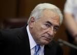 Afhøring. Dominique Strauss-Kahn risikerer at blive sigtet, hvis myndighederne vurderer, at han vidste, at han var sammen med prostituerede. 