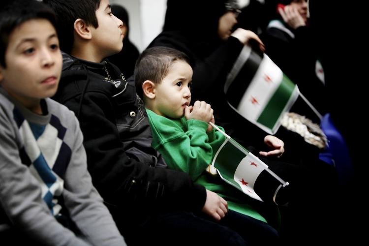 Støttefestival. Flere hundrede mennesker var i dag samlet i Nørrebrohallen for at samle penge ind og udtrykke deres sympati med befolkningen i Syrien. 