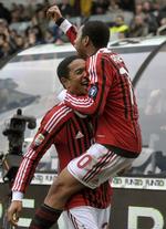scorekarle. Både Robinho (t.h.) og Emanuelson kom på tavlen for Milan. 