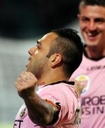 Jubel. Palermo's Fabrizio Miccoli lukkede målfesten med hjemmeholdets femte scoring. 