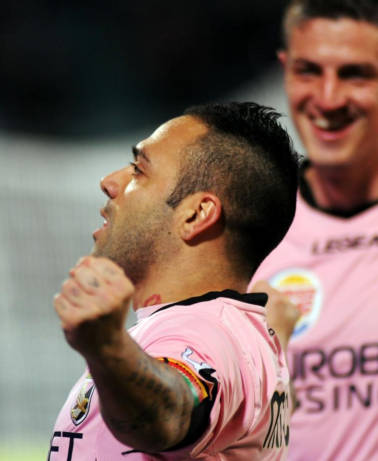 Jubel. Palermo's Fabrizio Miccoli lukkede målfesten med hjemmeholdets femte scoring. 