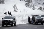 begravet. En af de fire skiløbere, en snowboarder, blev dræbt, da han startede sin egen lavine. 
