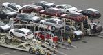 Ramt. Japanske biler gøres klar til at blive eksporteret fra havnebyen Kawasaki. Blandt andet bilindustrien har været hårdt ramt af tsunamien og jordskælvet sidste år. 