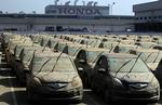 ødelagte. Honda fik en stor del af sine biler på fabrikken i Ayutthaya-provinsen oversvømmet under oversvømmelserne i Thailand. 
