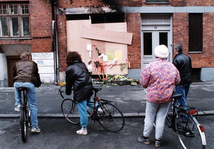 Attentat. D. 16. marts 1992 eksploderede en bombe på Internationale Socialisters kontor på Søllerødgade. Den 29-årige politiske aktivist Henrik Christensen mistede livet. 
