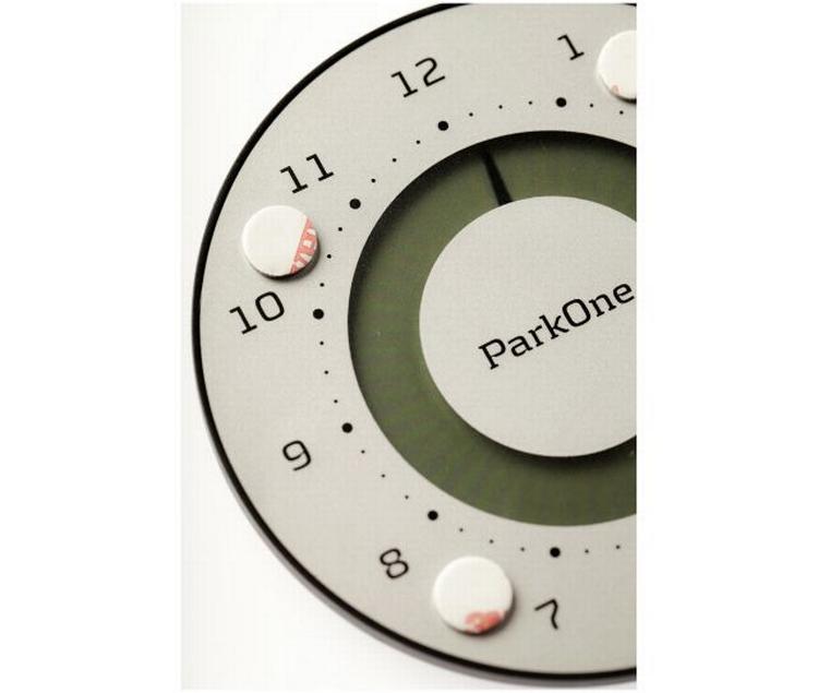 Parkering. Mange danskere klager til parkeringsselskaberne over p-bøder på grund af defekte elektroniske p-skiver. 