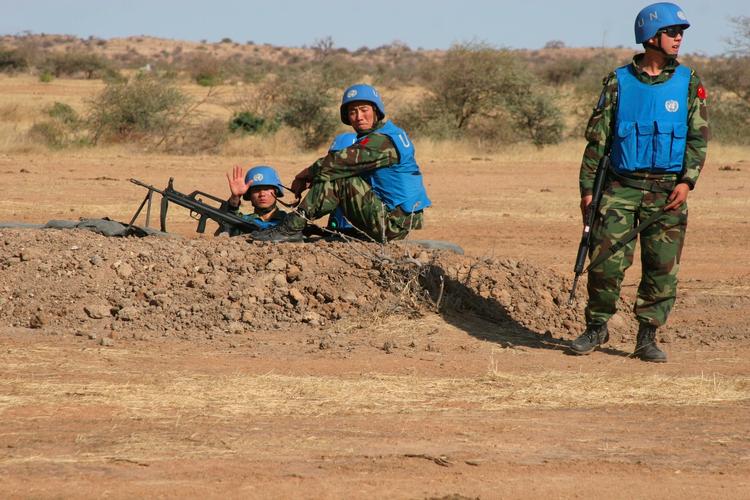 FREDSVAGTER. Kinesiske FN-soldater ved FN's UNAMID-base i Darfur. 