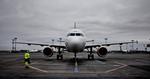 KL. 15.05. Flyet fra Paris ankommer. 